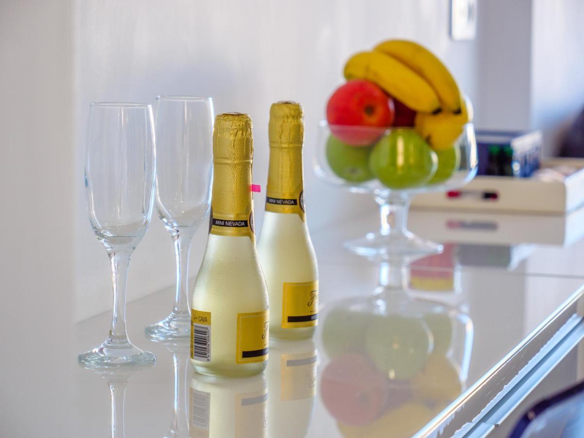 Honeymoon Apartments เบนัลมาเดนา ภายนอก รูปภาพ